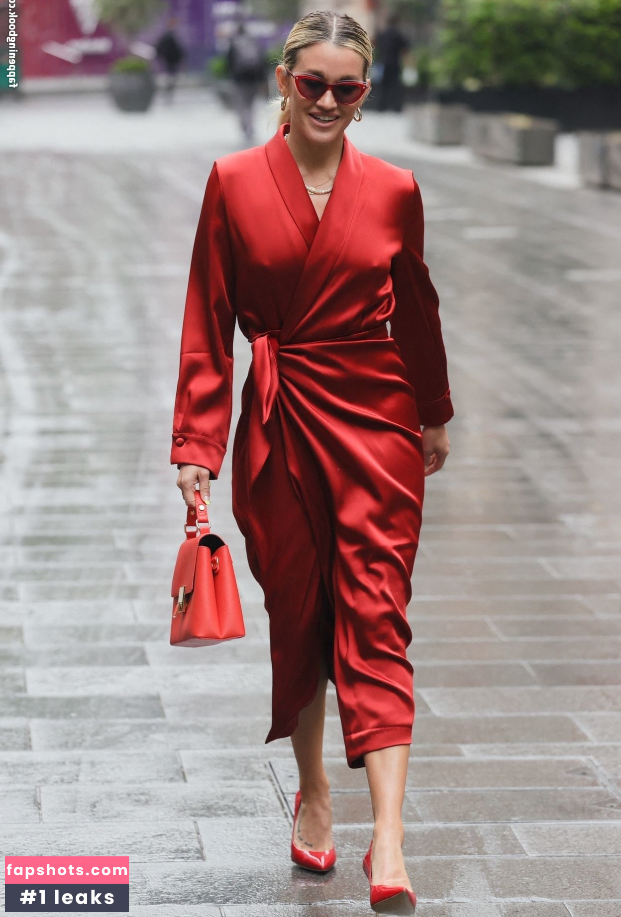 Ashley Roberts gallery photo #406