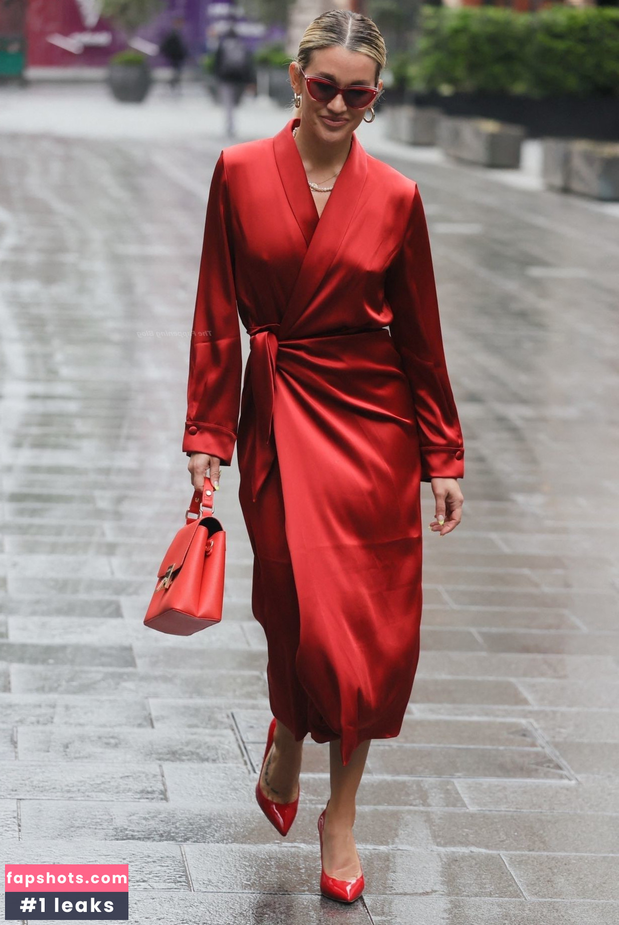 Ashley Roberts gallery photo #407