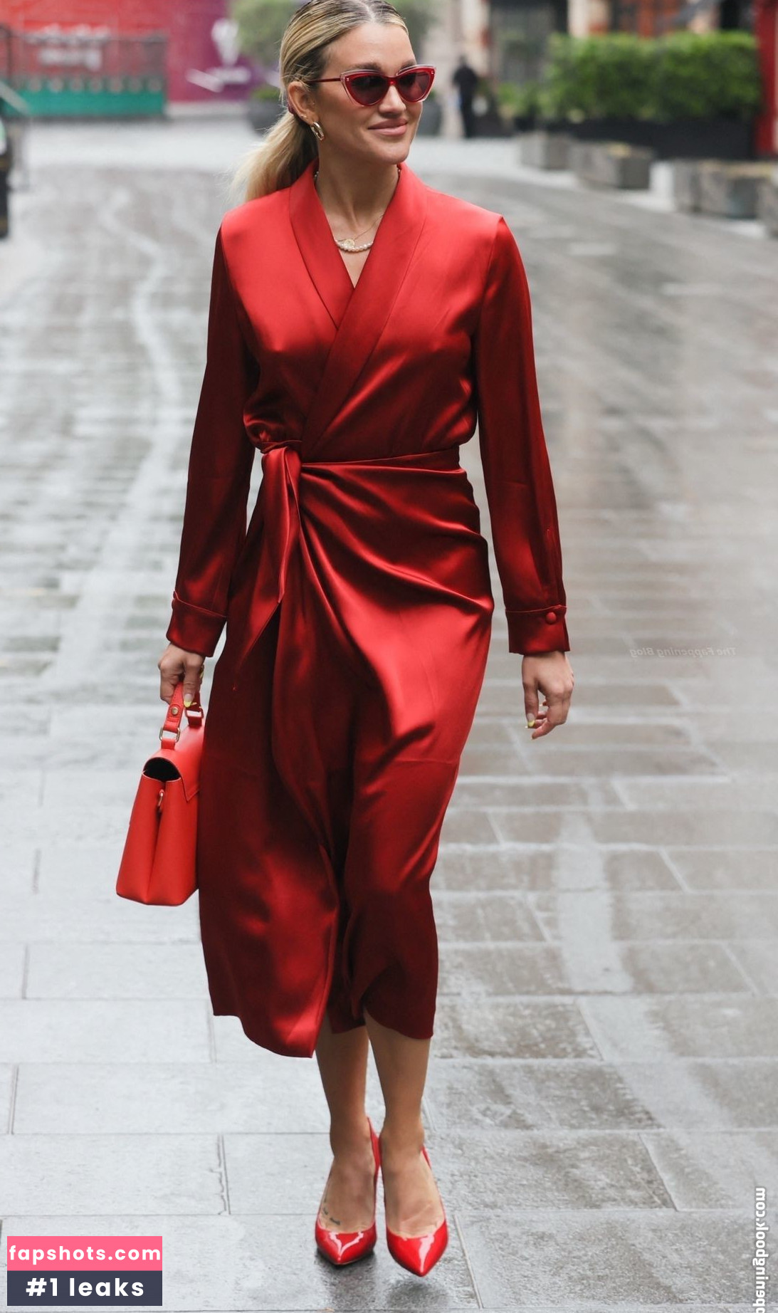 Ashley Roberts gallery photo #408