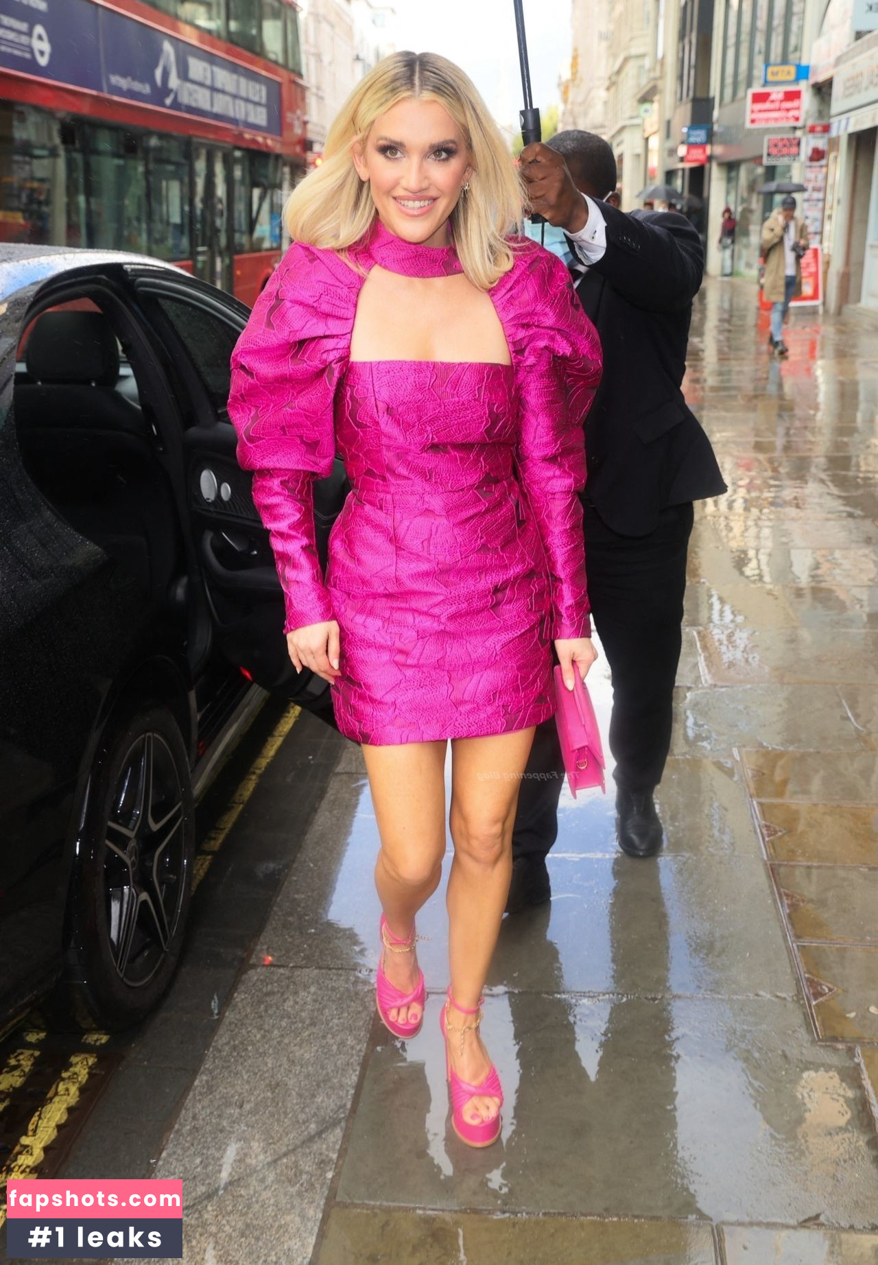 Ashley Roberts nude babe gallery