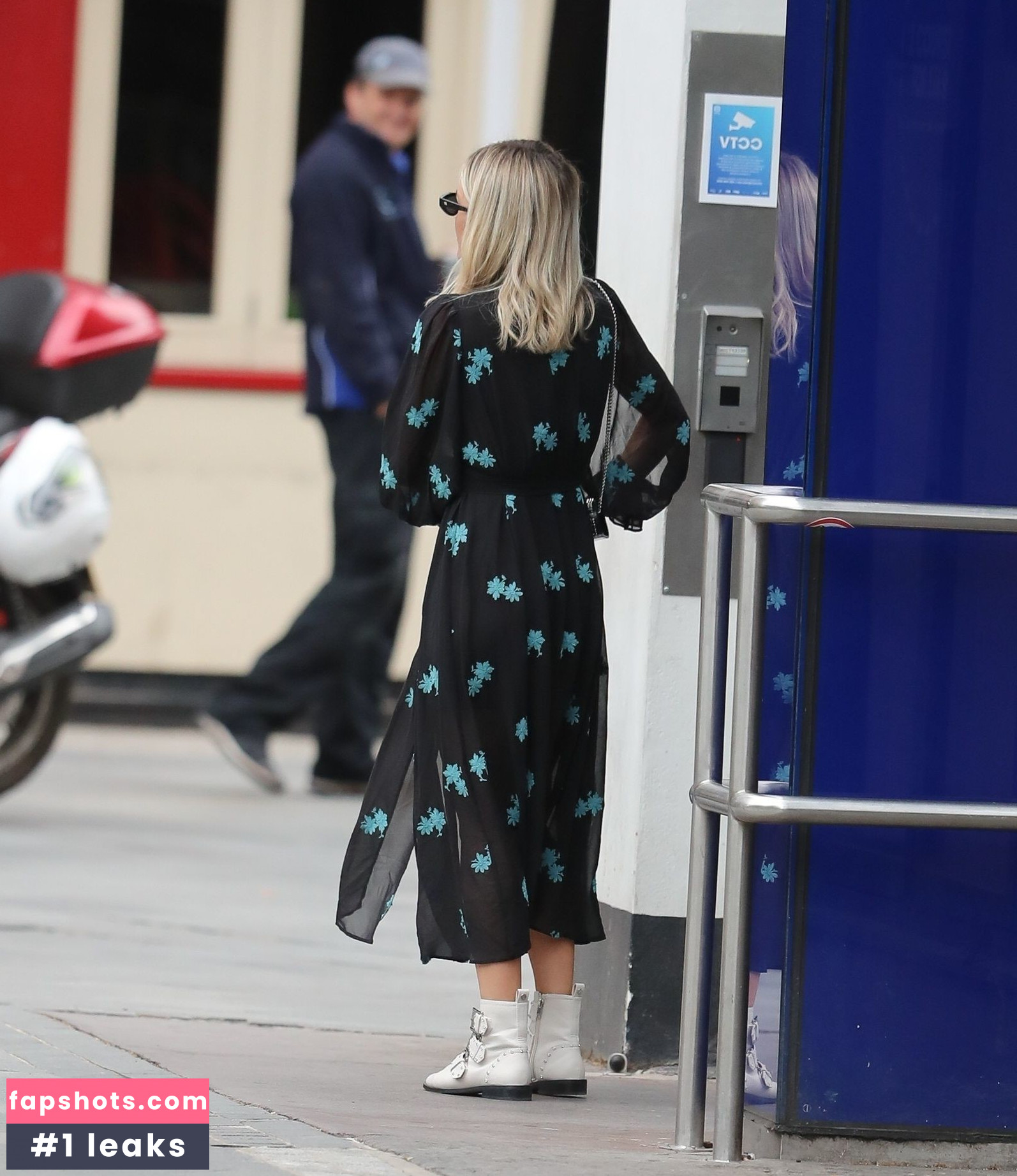 Ashley Roberts gallery photo #772