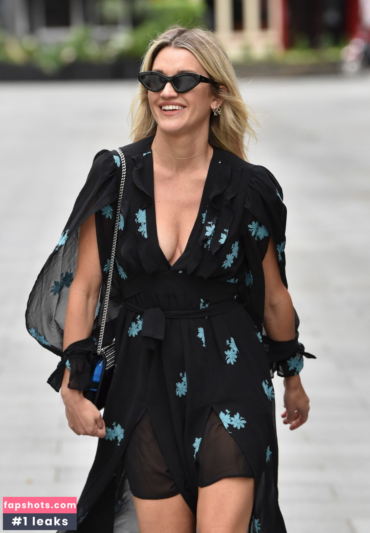 Ashley Roberts gallery photo #774