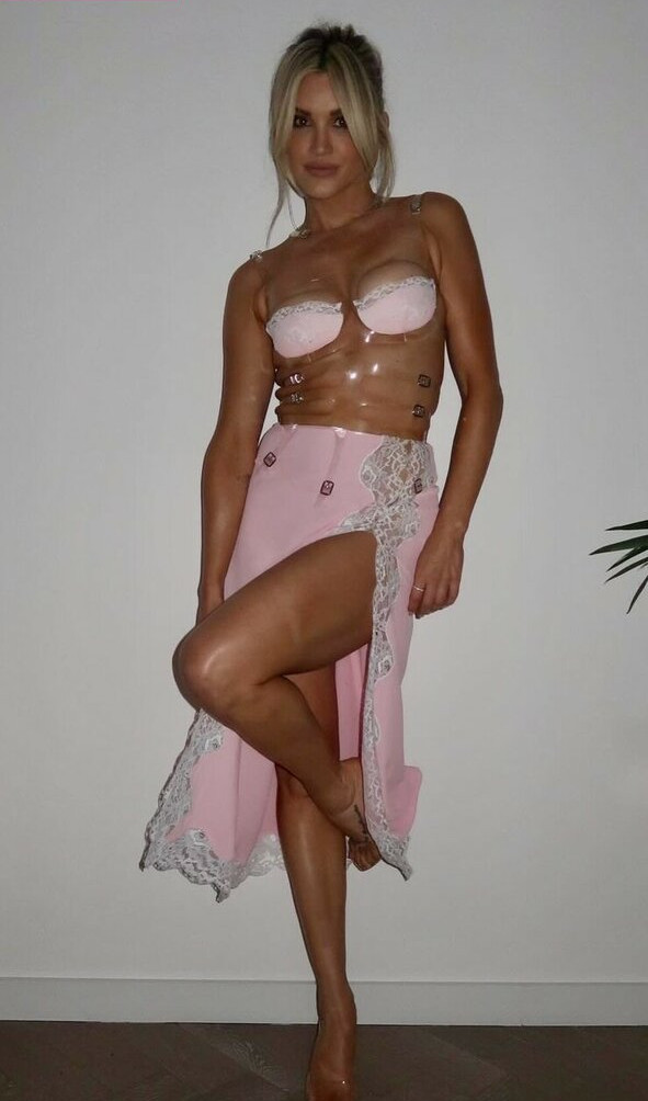 ashley-roberts gallery photo #490