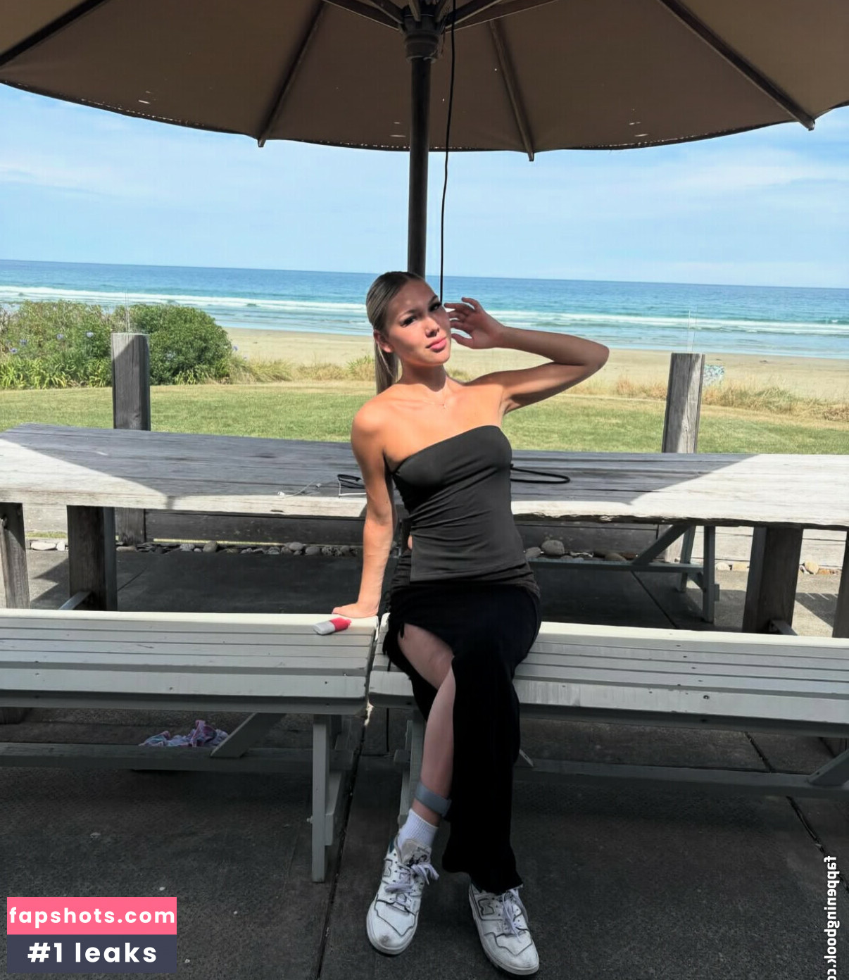 Ashley Rose nude babe gallery