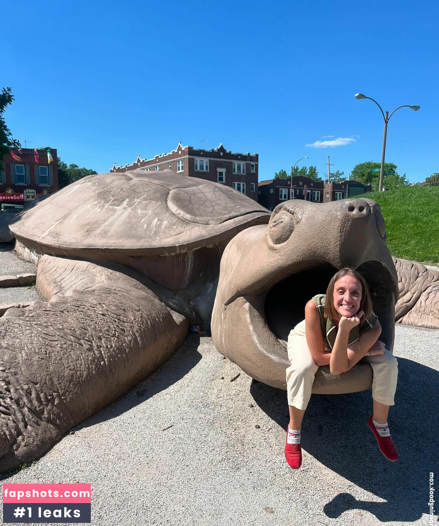 Ashley Victoria Robinson gallery photo #3