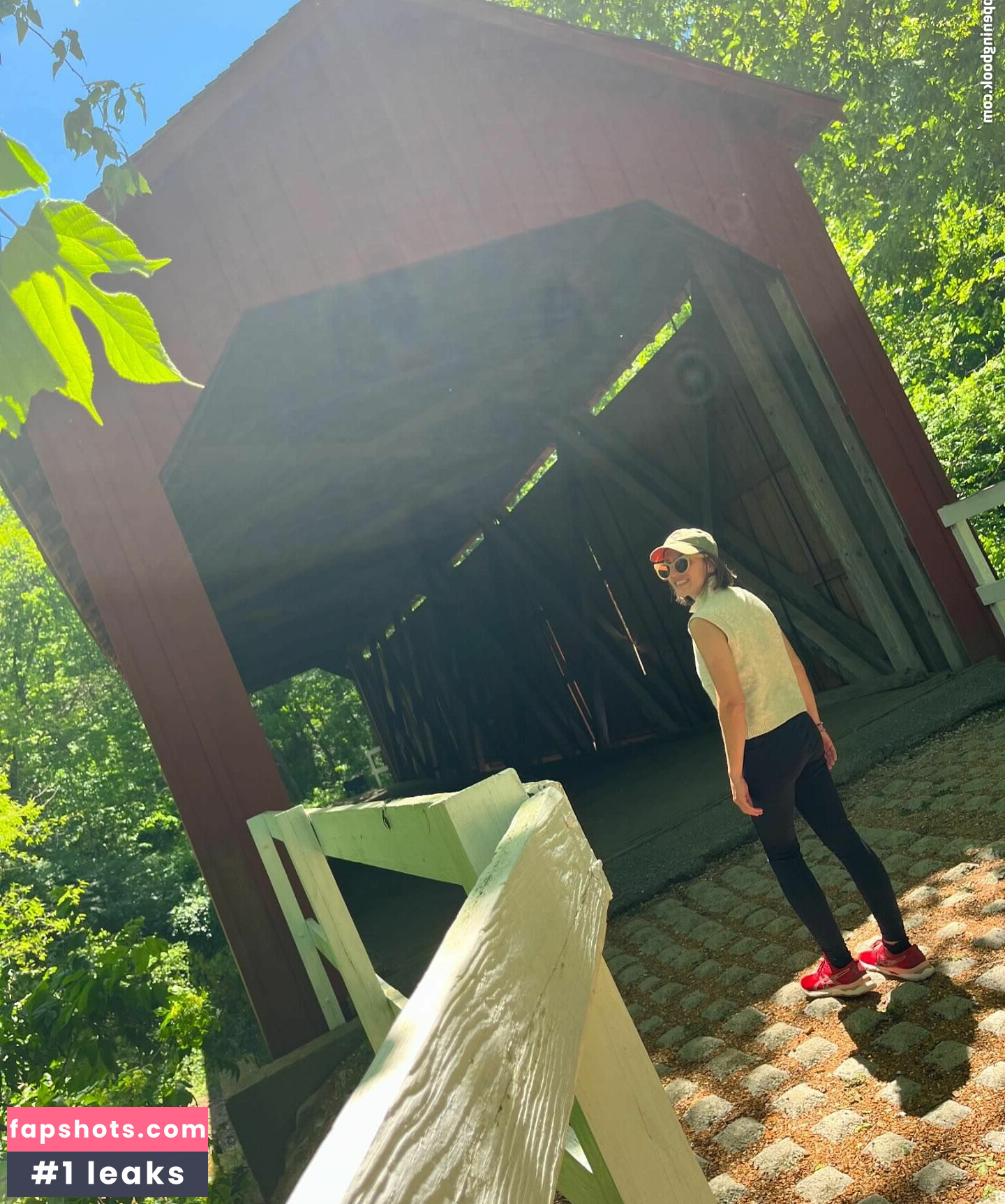 Ashley Victoria Robinson gallery photo #4