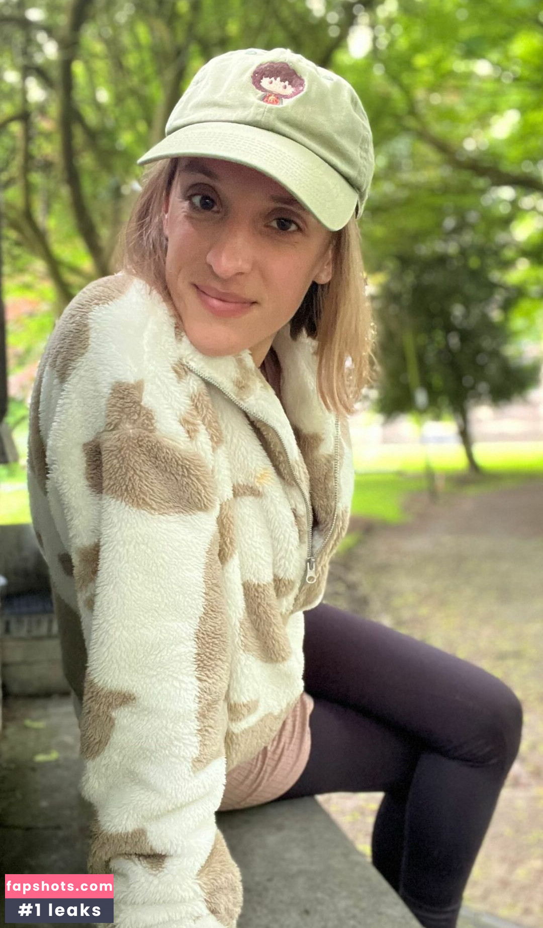 Ashley Victoria Robinson gallery photo #5