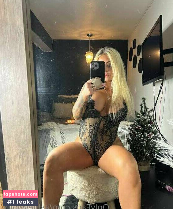 Ashley Wolf gallery photo #15