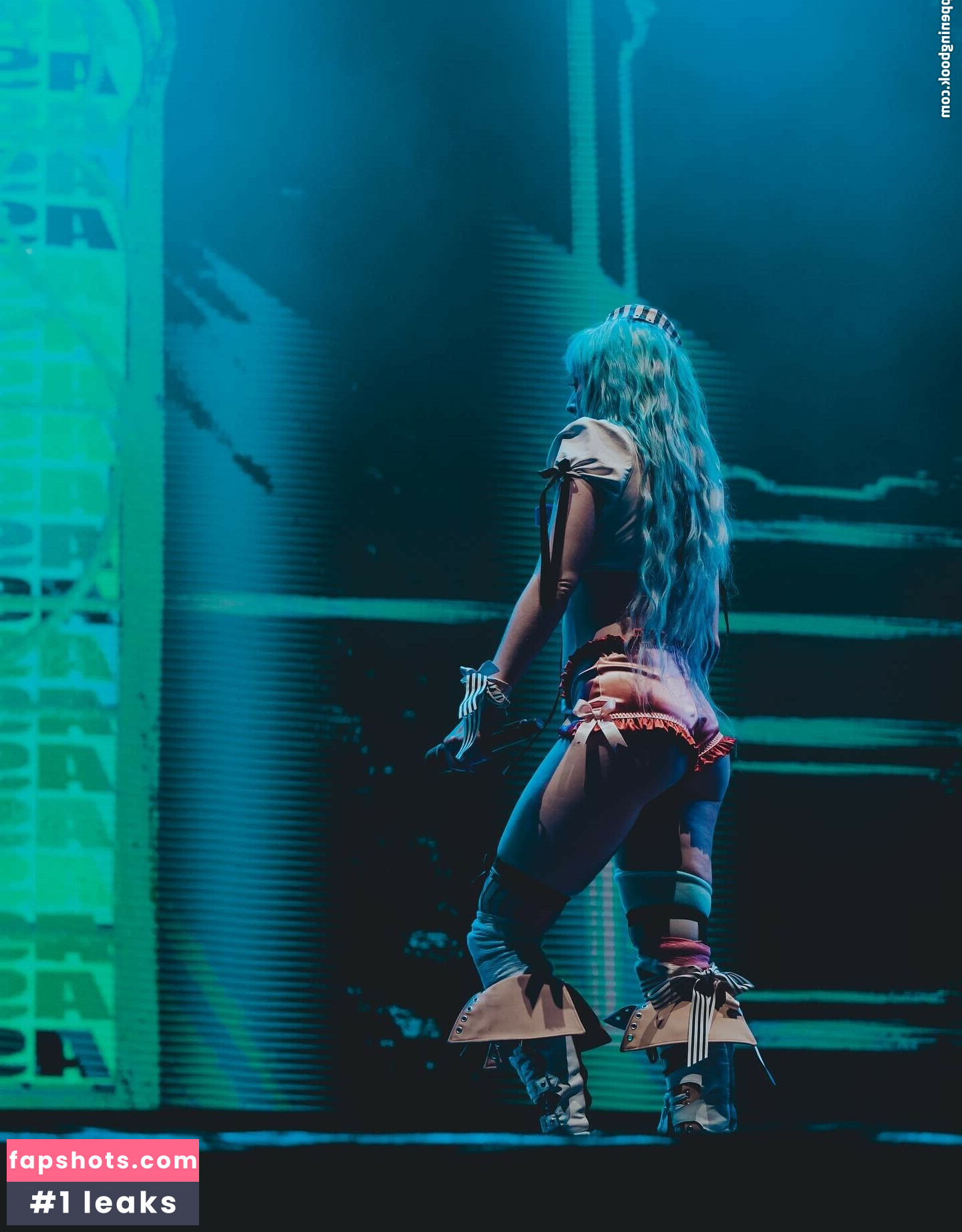 Ashnikko gallery photo #11