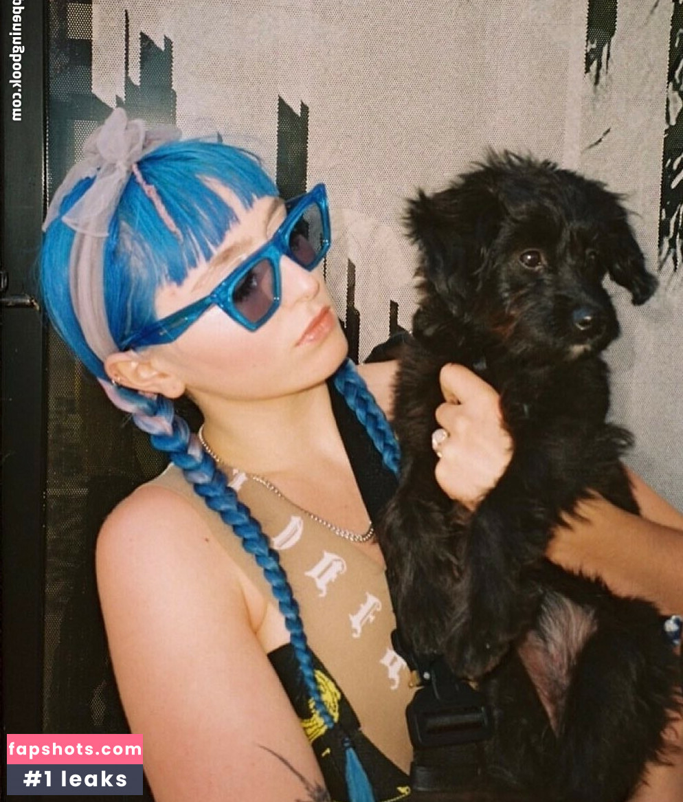 Ashnikko gallery photo #120