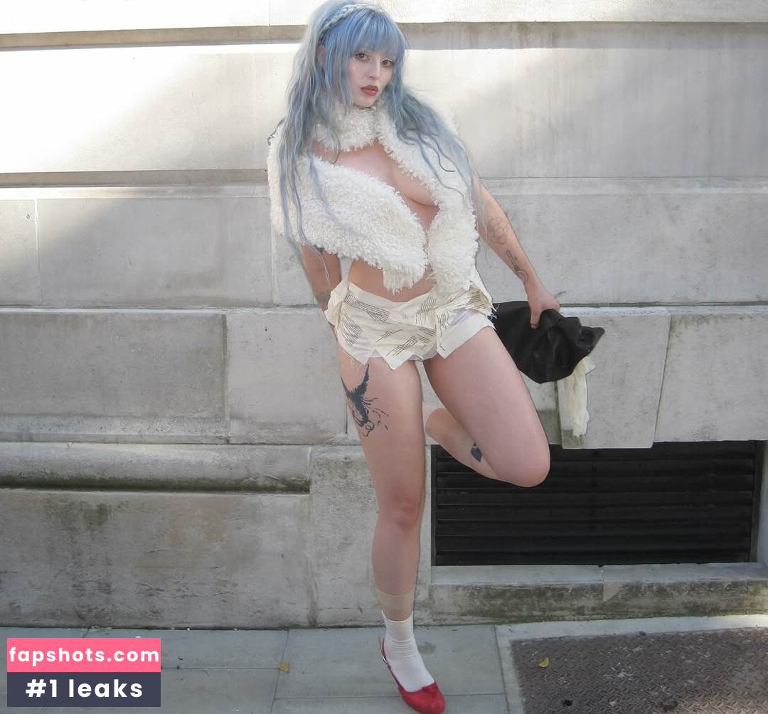 Ashnikko gallery photo #19