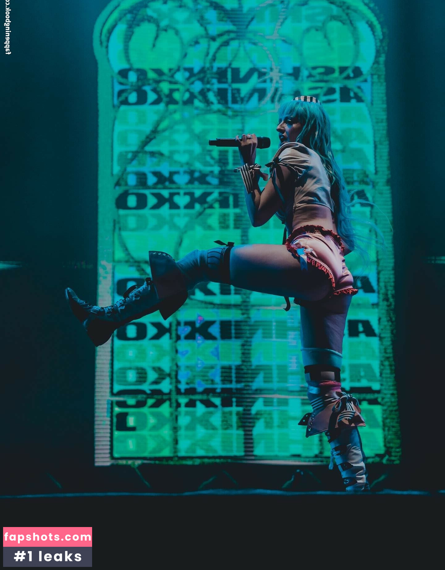 Ashnikko gallery photo #3