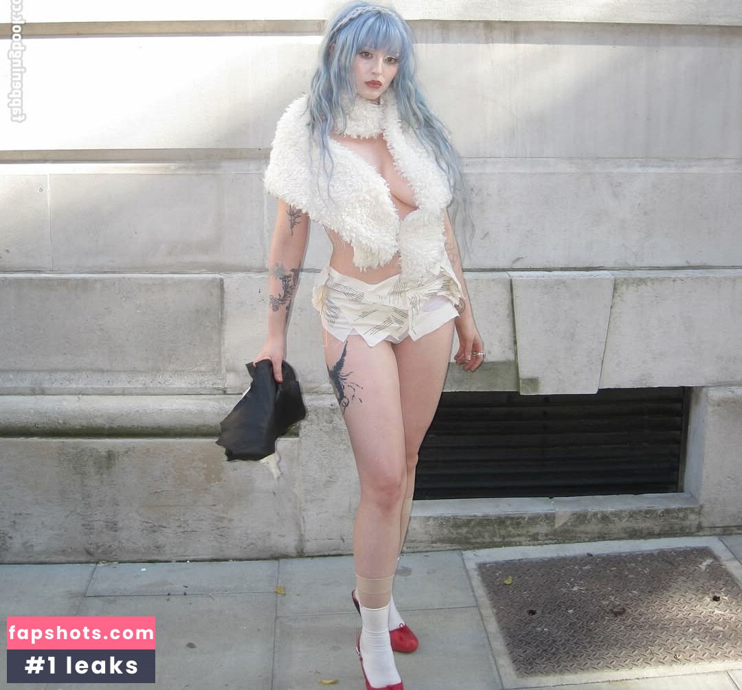 Ashnikko gallery photo #21