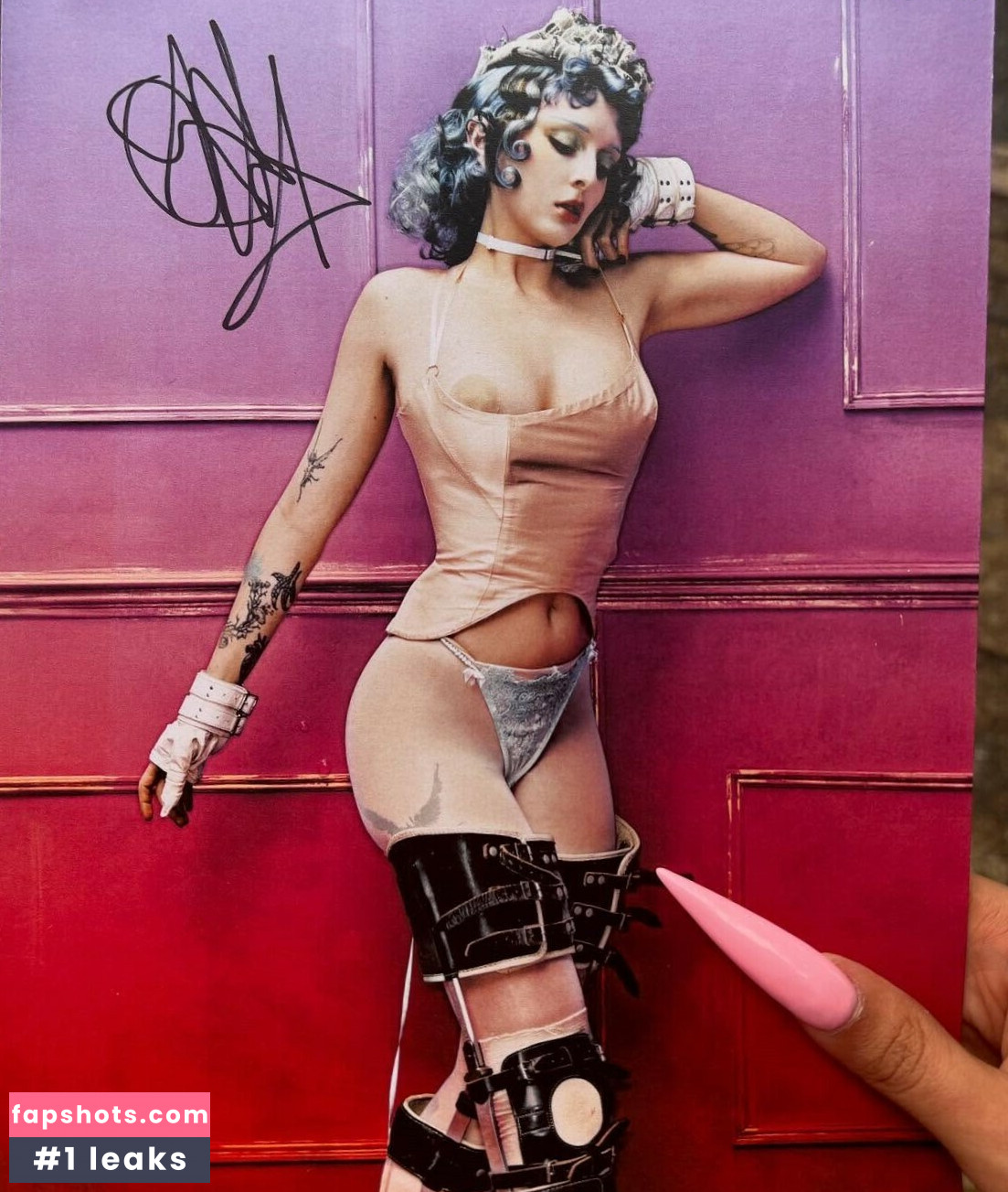 Ashnikko gallery photo #27