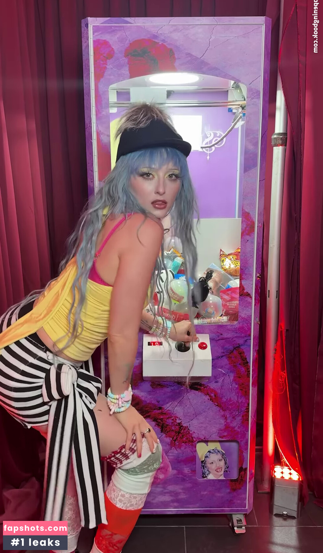 Ashnikko gallery photo #37