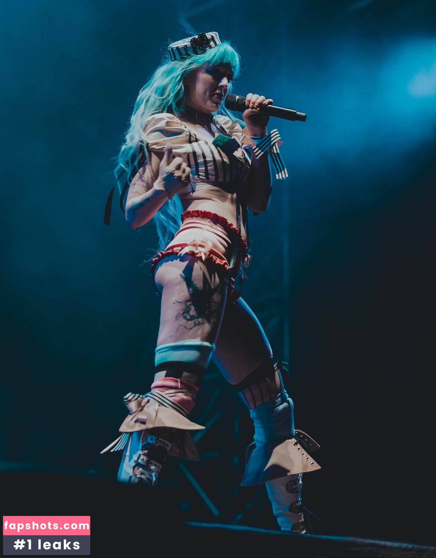 Ashnikko gallery photo #5