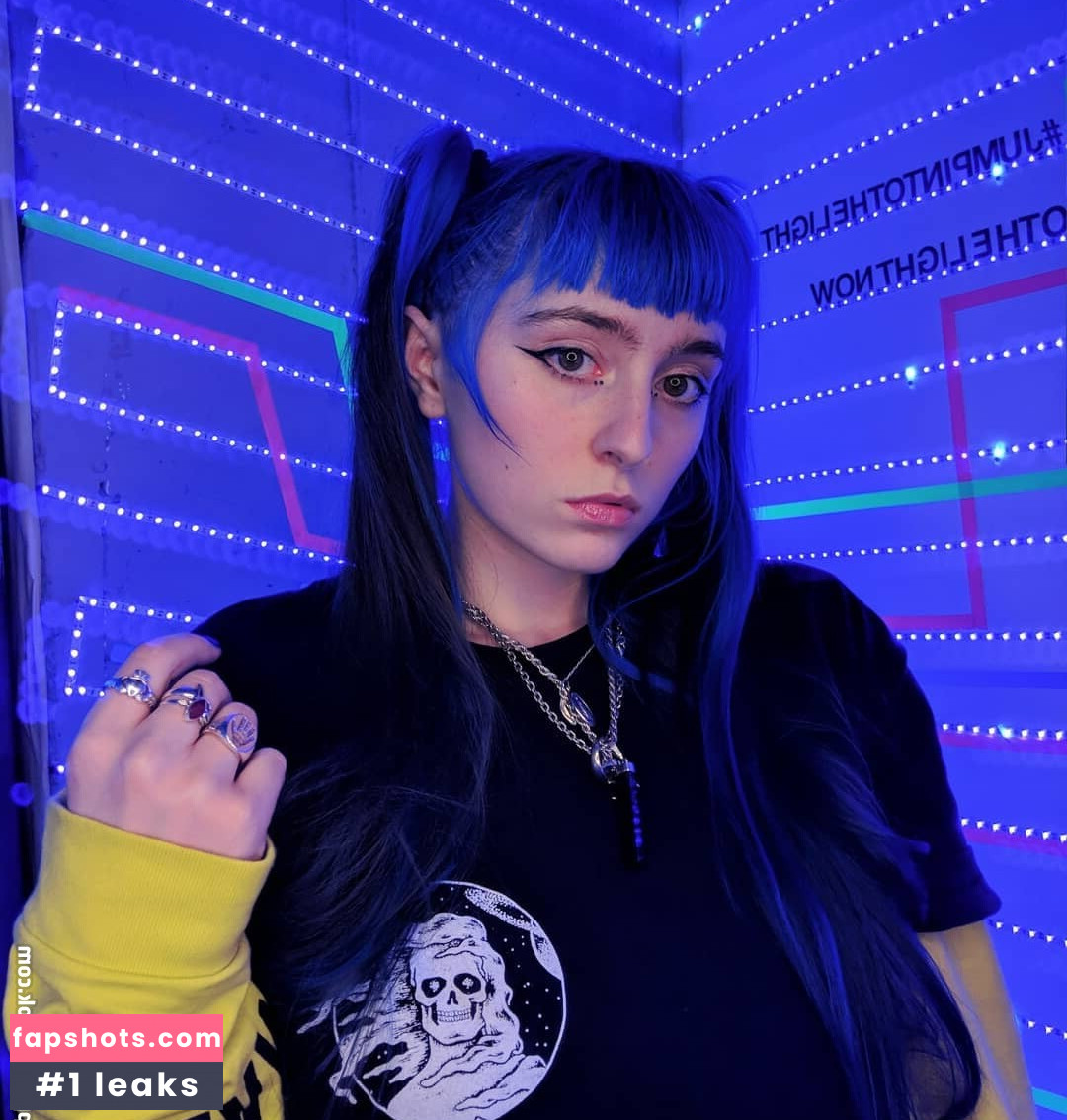 Ashnikko gallery photo #58