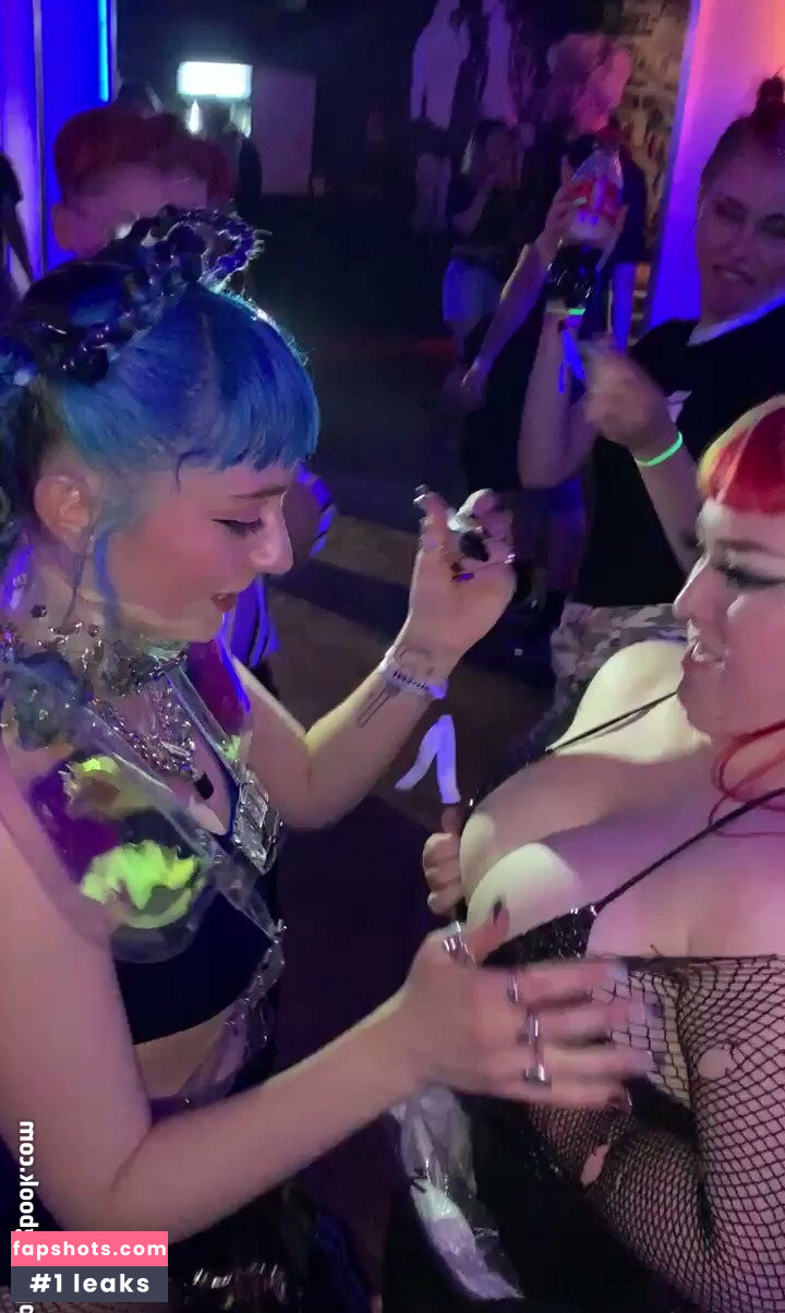 Ashnikko gallery photo #61