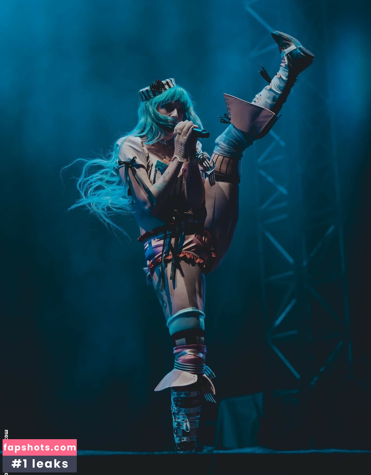 Ashnikko gallery photo #8