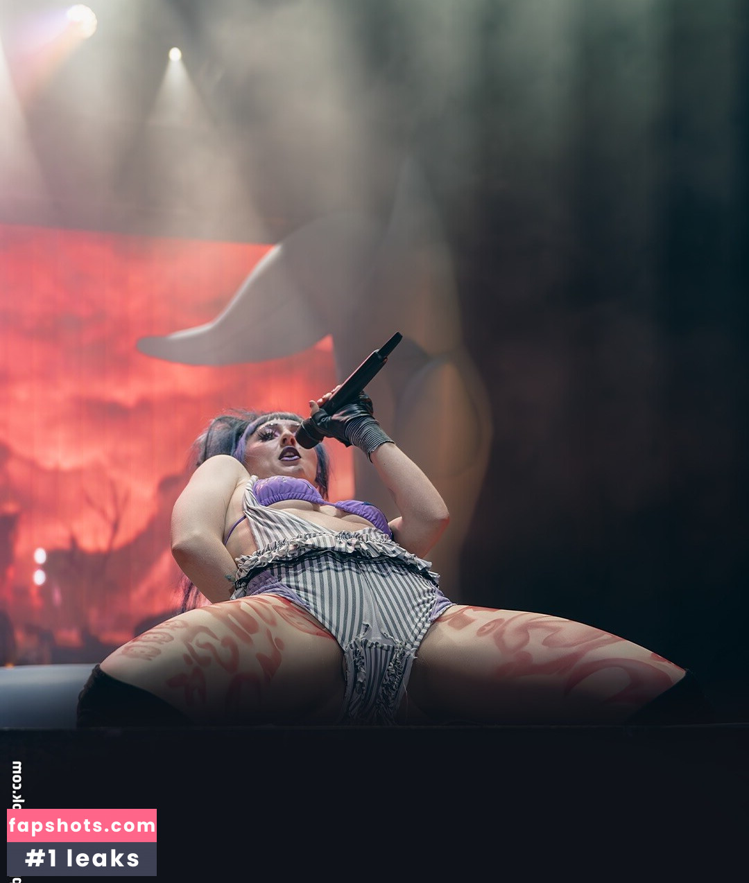 Ashnikko gallery photo #75