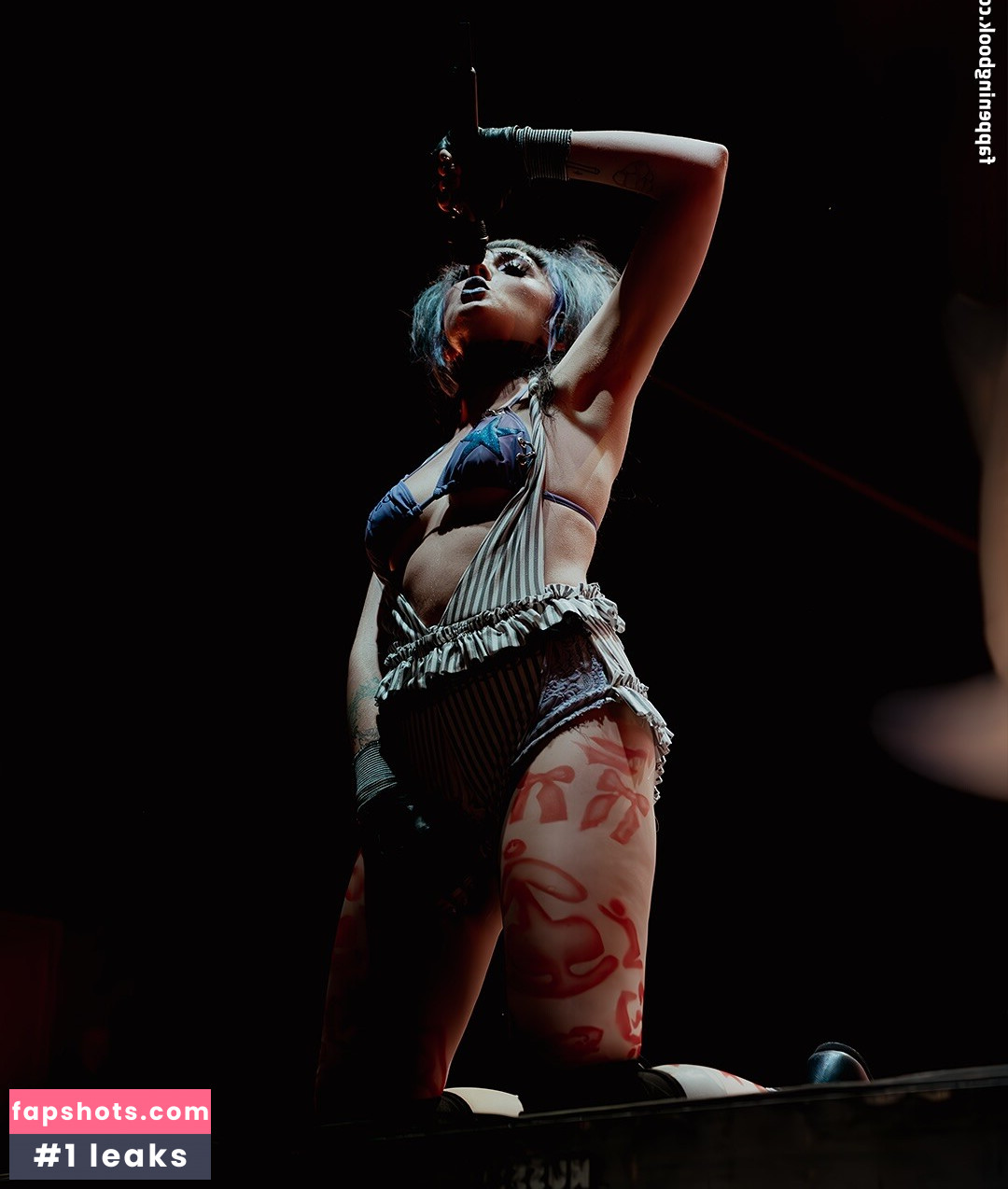 Ashnikko gallery photo #77