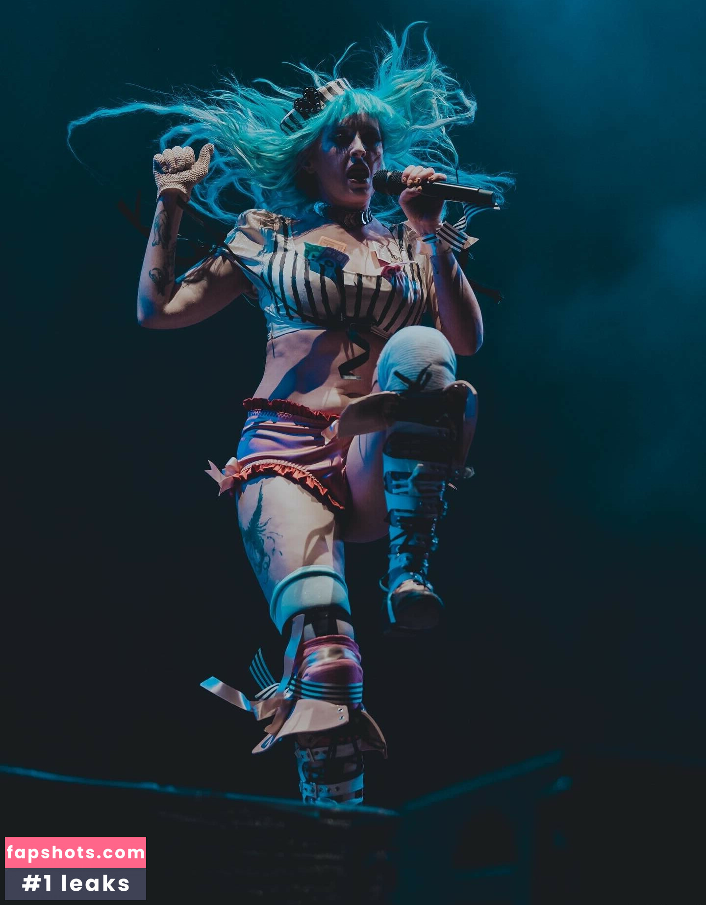 Ashnikko gallery photo #9