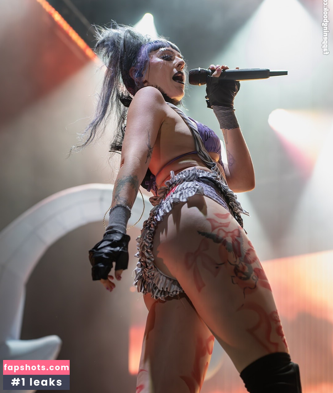 Ashnikko gallery photo #82