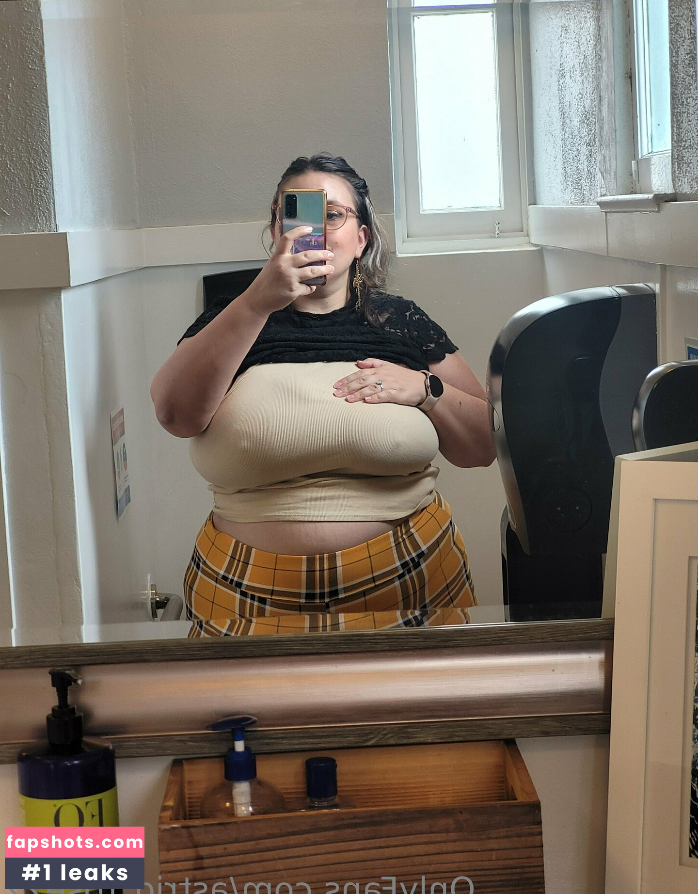 astrid_rose22 Nude Leaks OnlyFans Photos #36 - LeakJerk