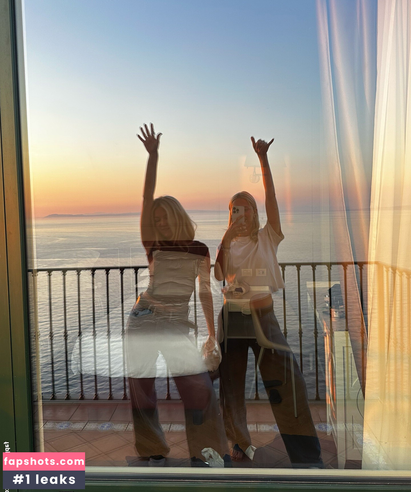 Astrid S gallery photo #12