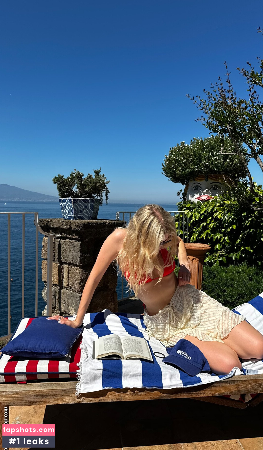 Astrid S gallery photo #17