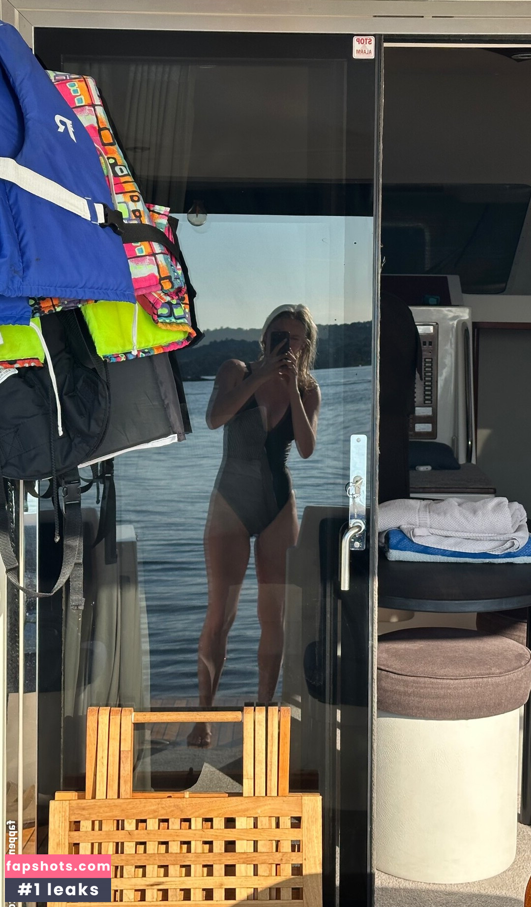 Astrid S gallery photo #6