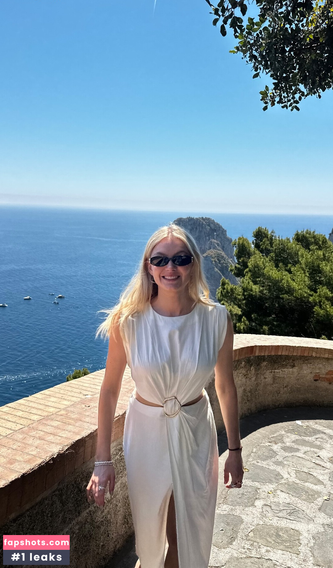 Astrid S gallery photo #9