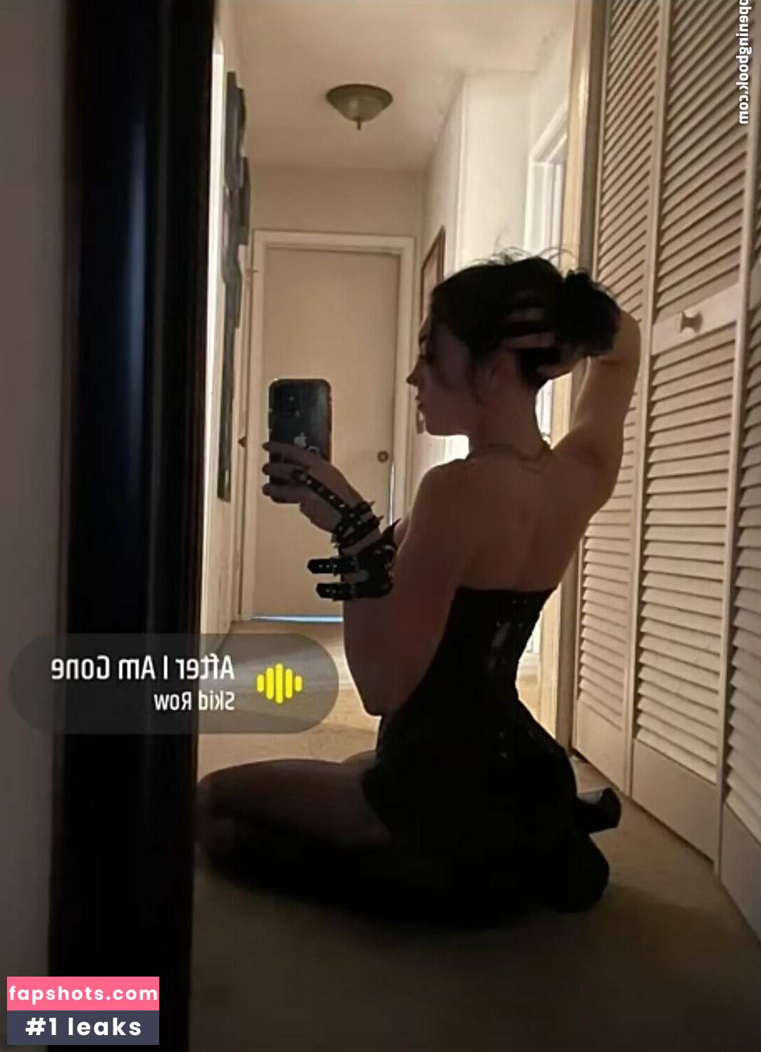 Astrouxx gallery photo #39