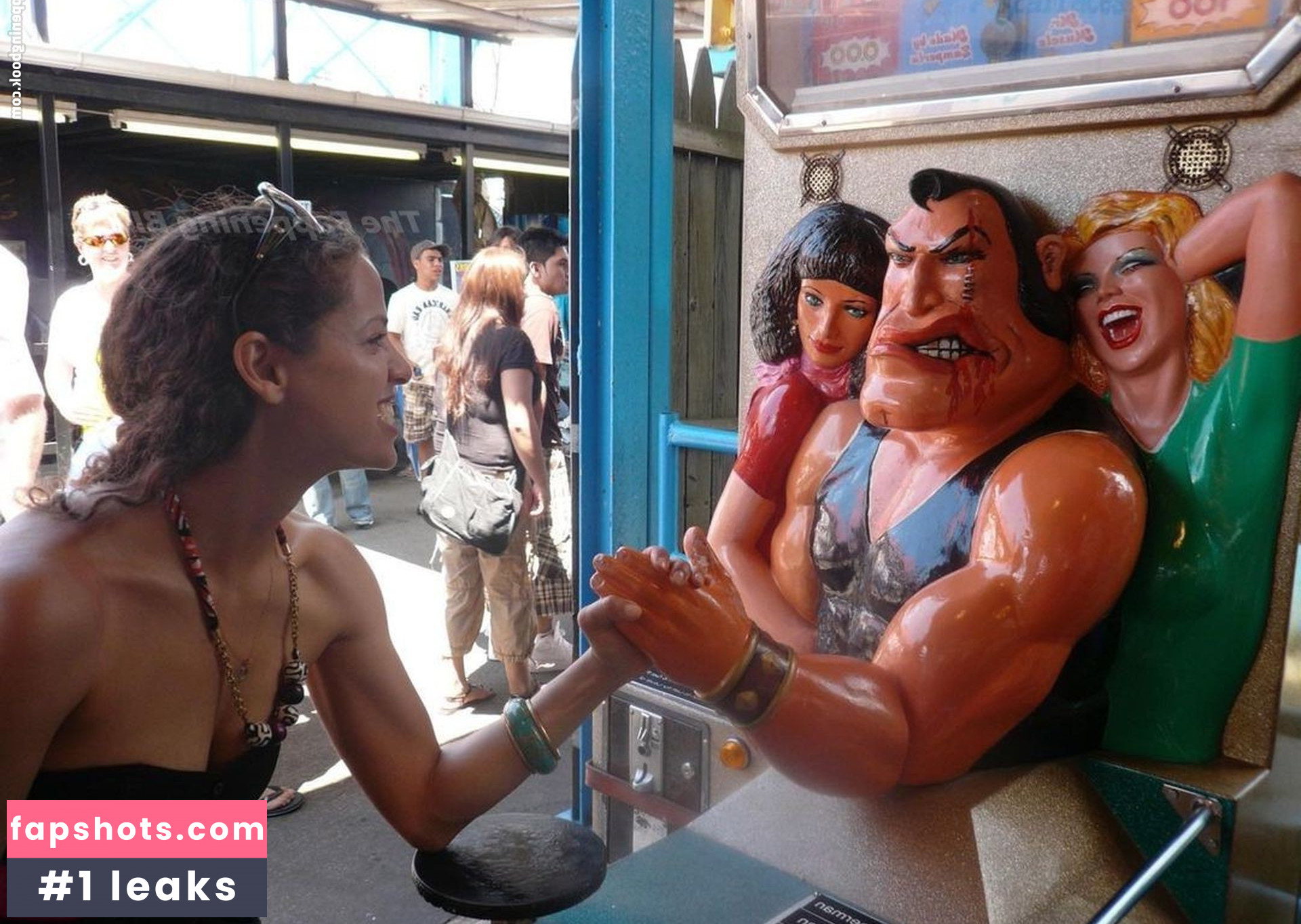 Athena Karkanis gallery photo #2