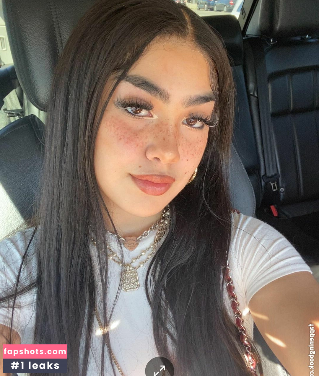 Athena Mansour gallery photo #7