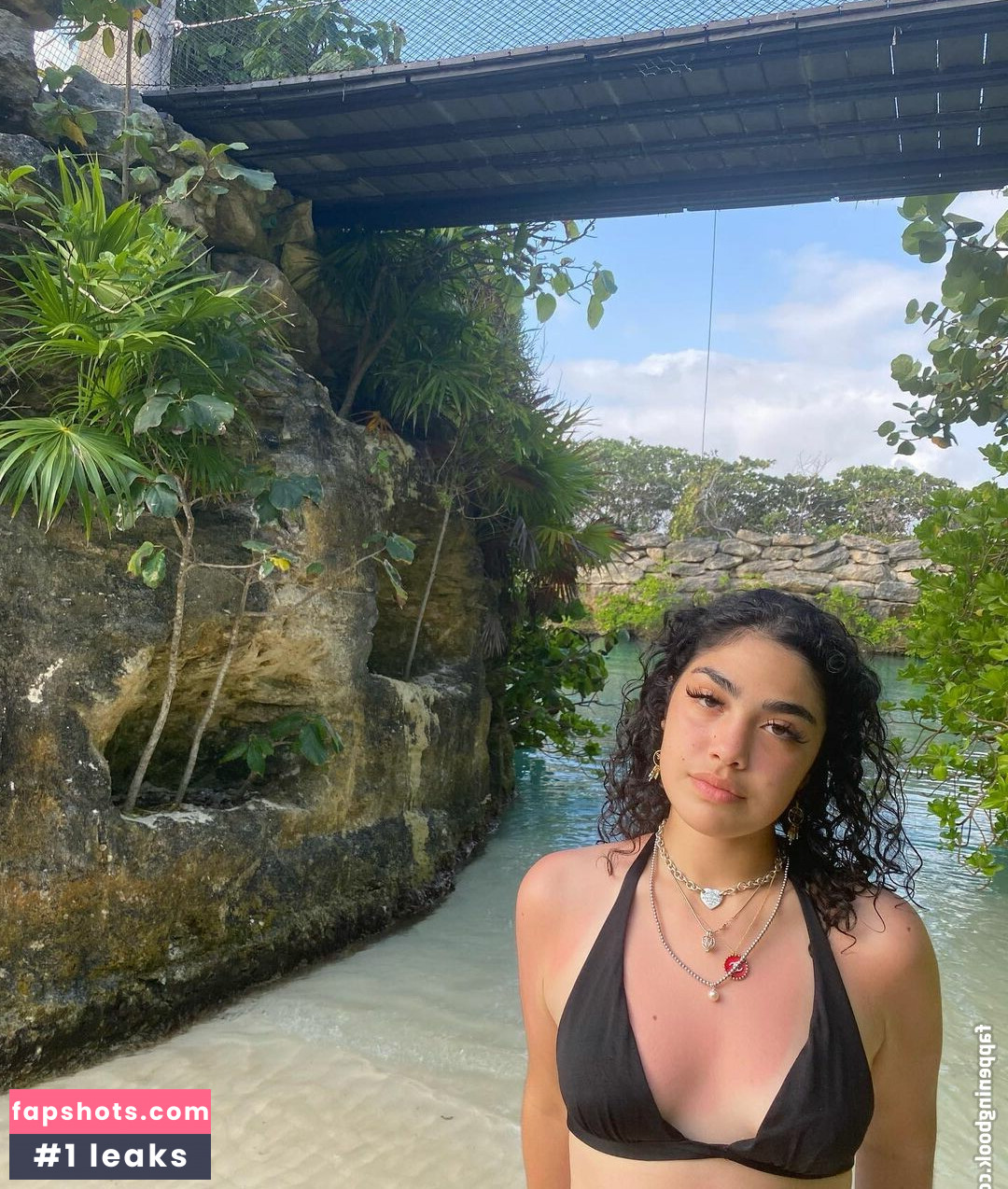 Athena Mansour gallery photo #10