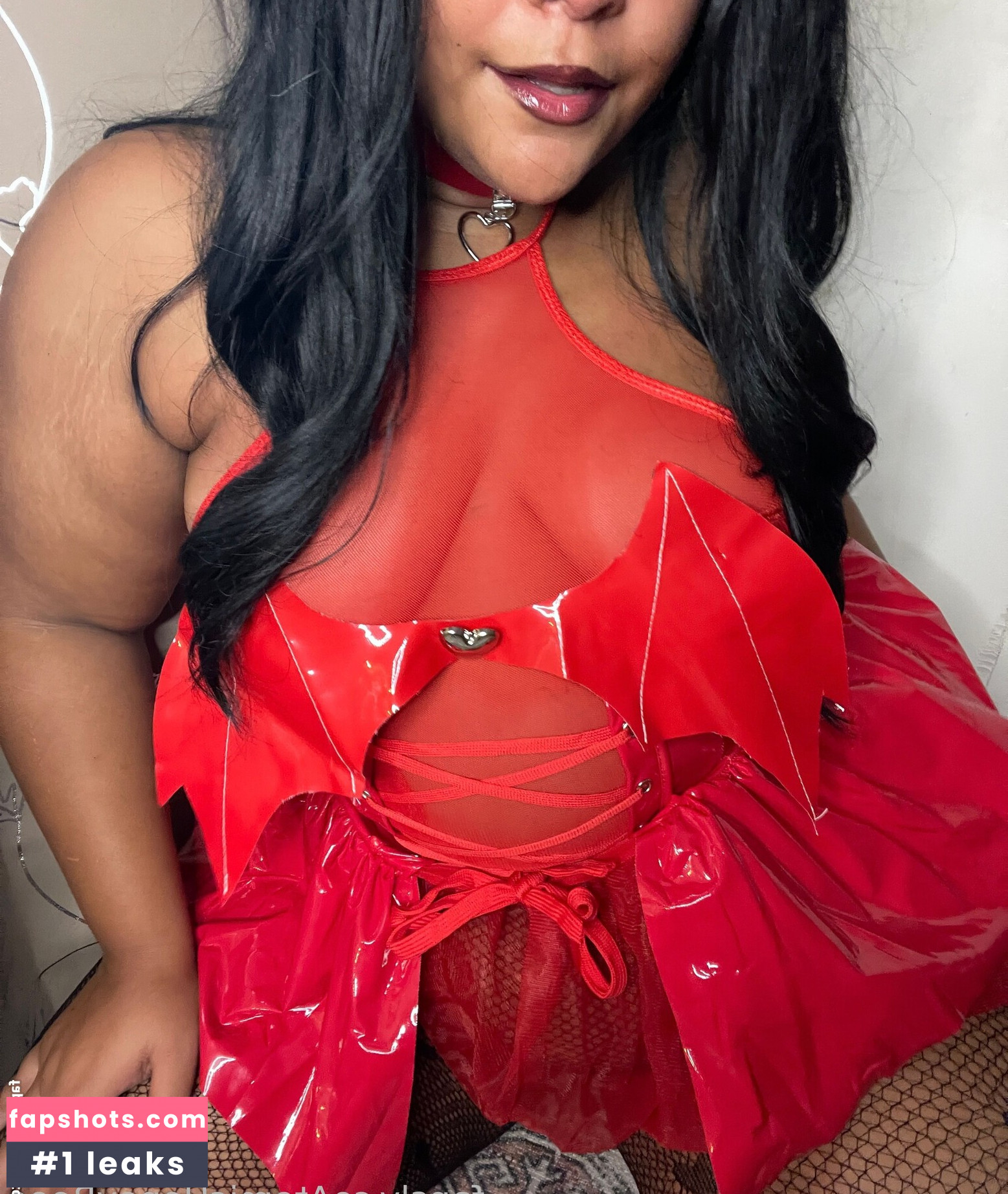 AtomicHoneyBee nude babe gallery