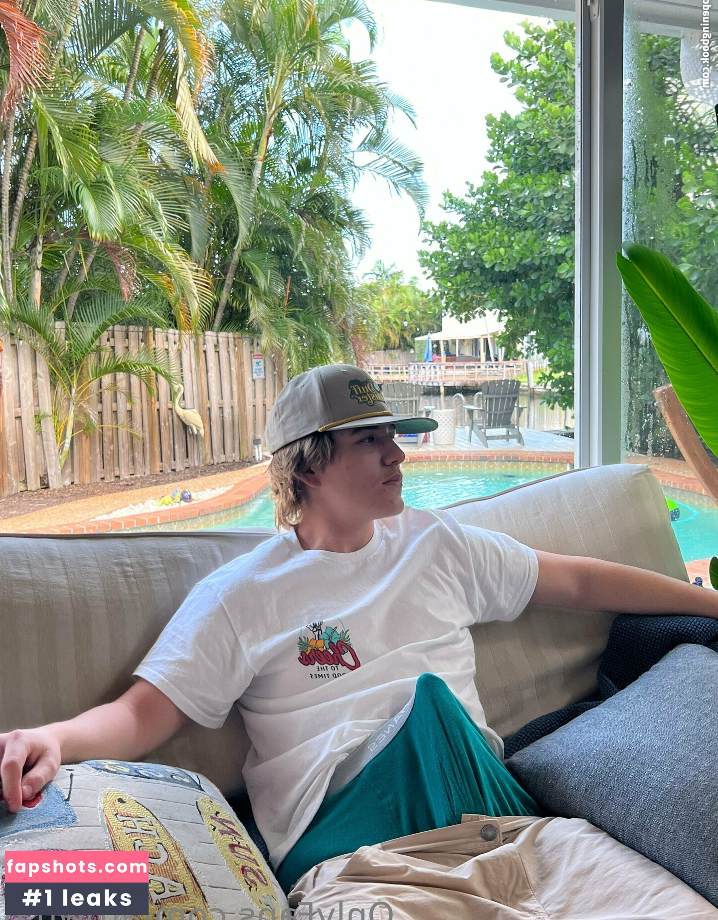 atown.6 nude babe gallery