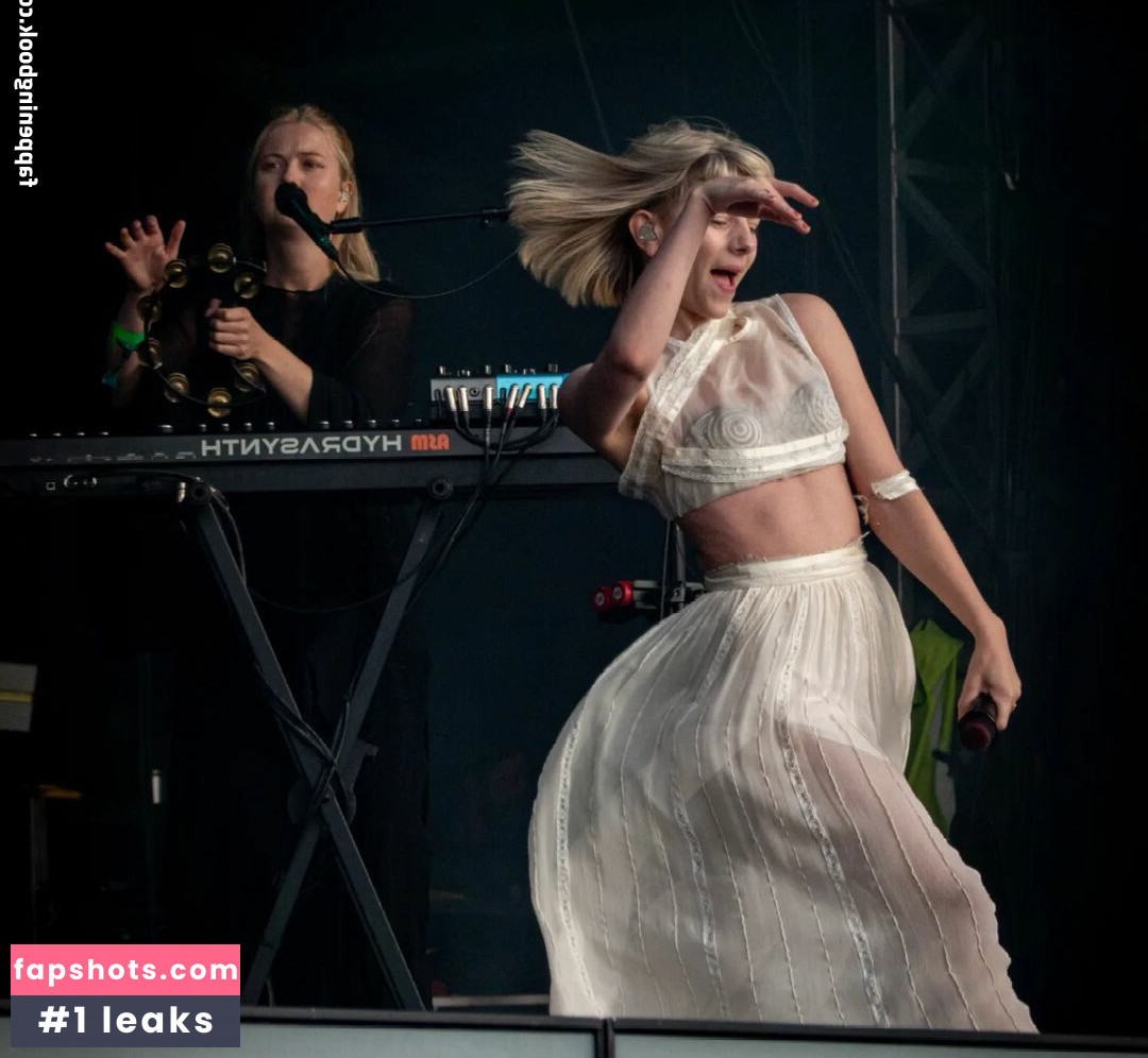 Aurora Aksnes gallery photo #103