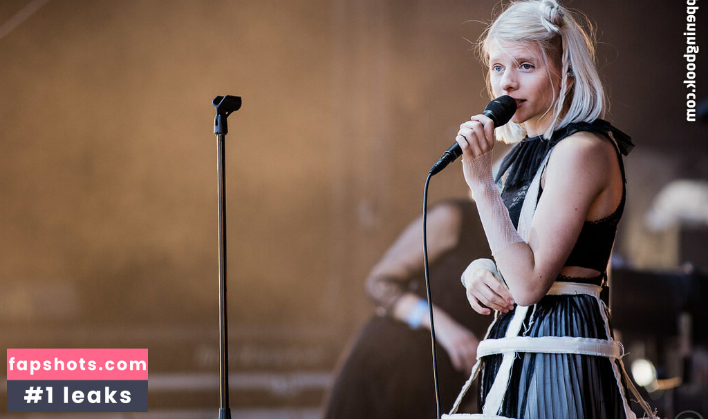 Aurora Aksnes gallery photo #107