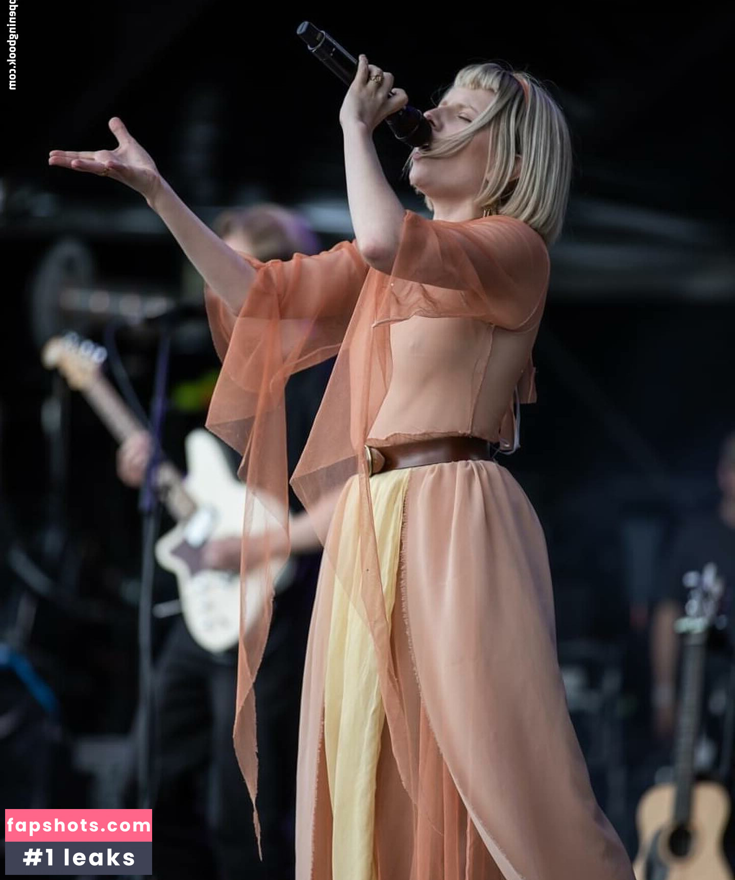 Aurora Aksnes gallery photo #108