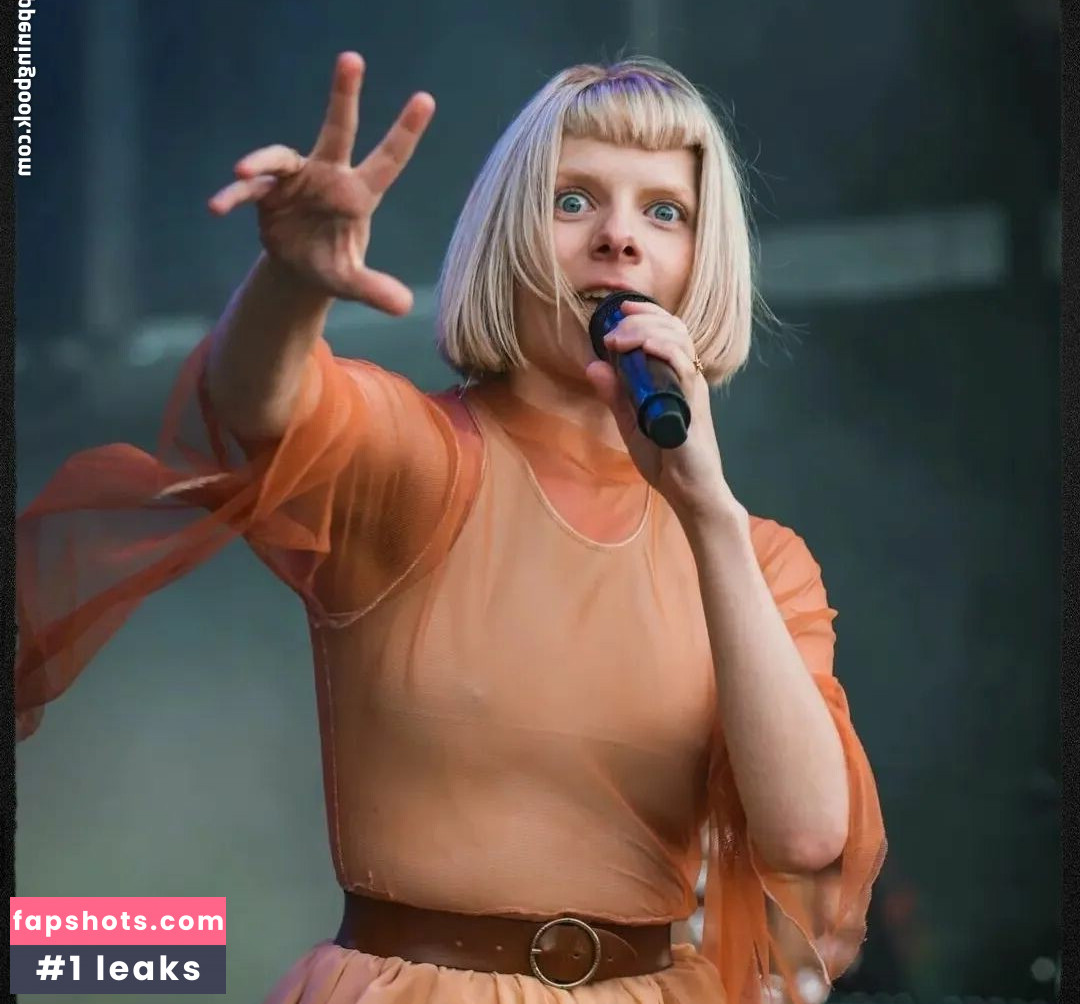 Aurora Aksnes gallery photo #109