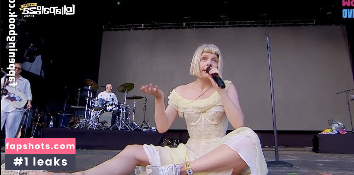 Aurora Aksnes gallery photo #116