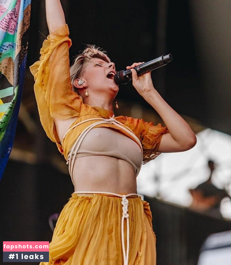 Aurora Aksnes gallery photo #117