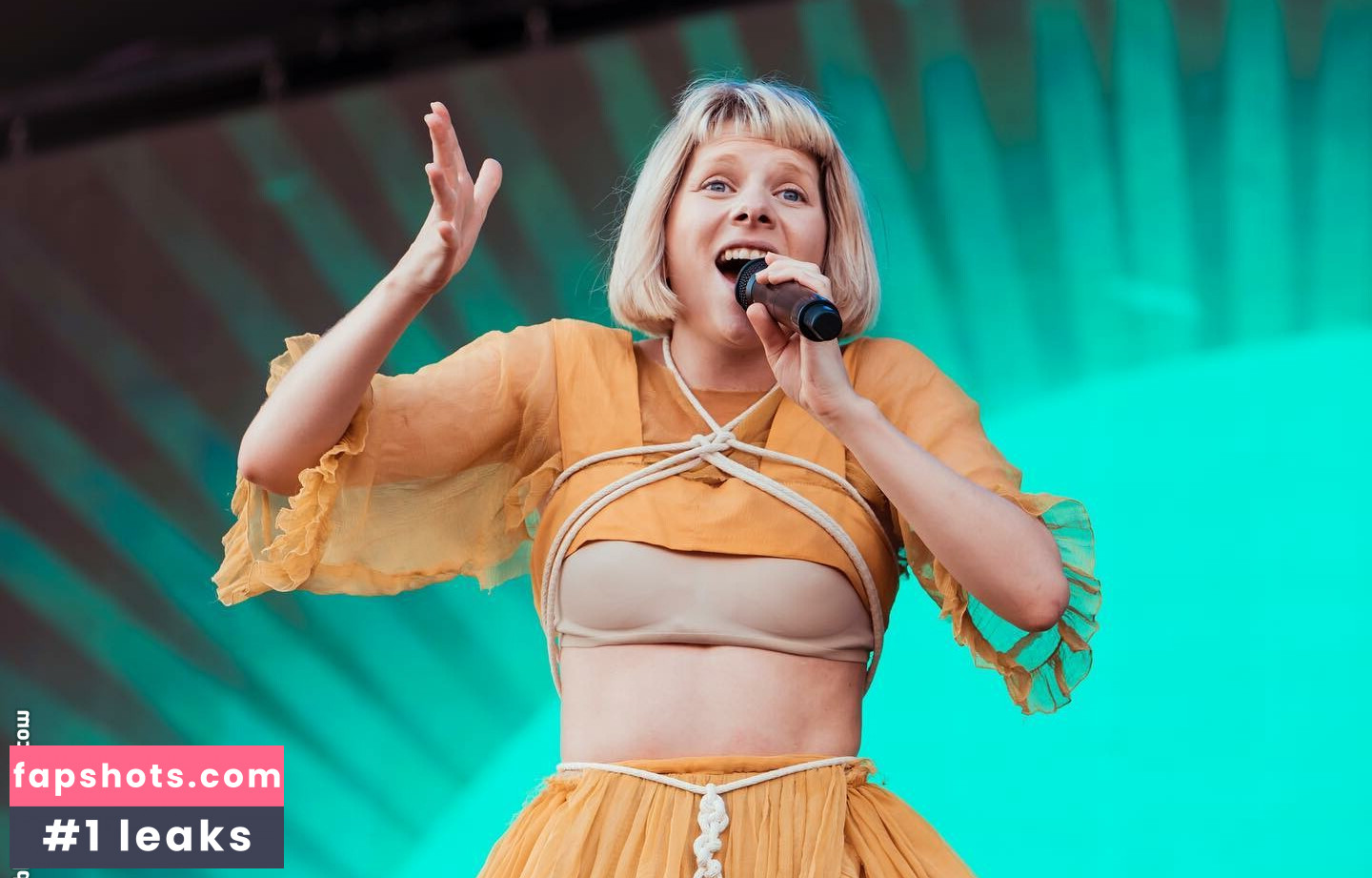 Aurora Aksnes gallery photo #119