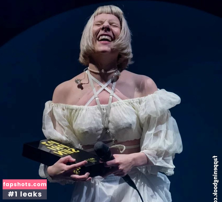 Aurora Aksnes gallery photo #123