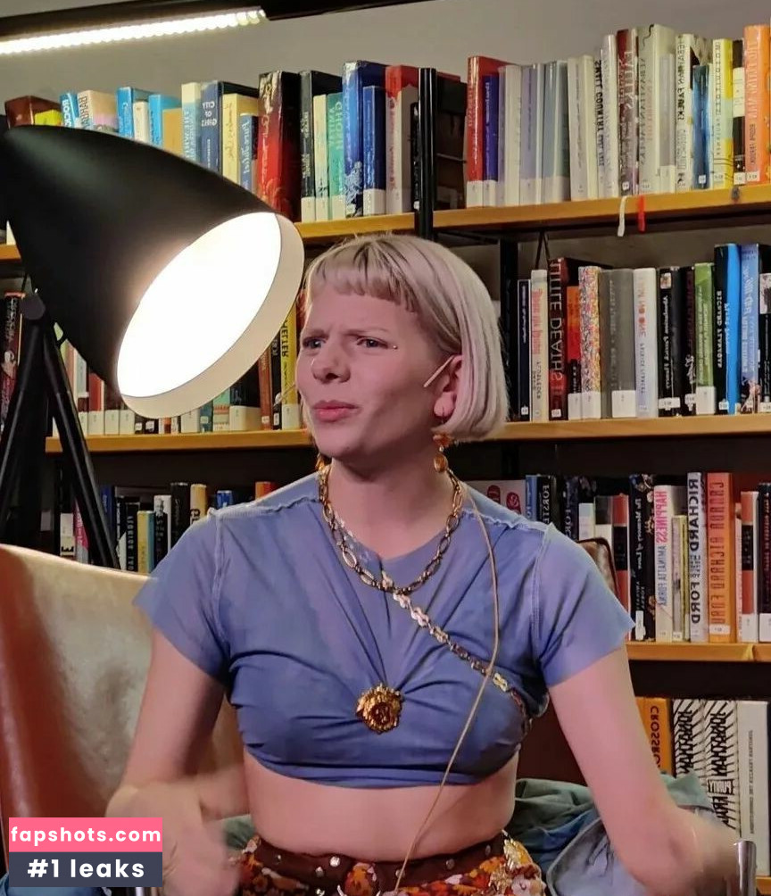 Aurora Aksnes gallery photo #127