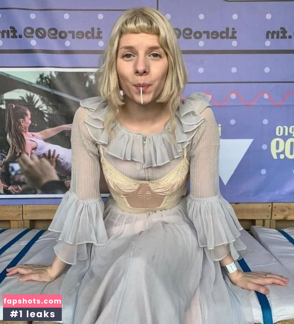 Aurora Aksnes gallery photo #129