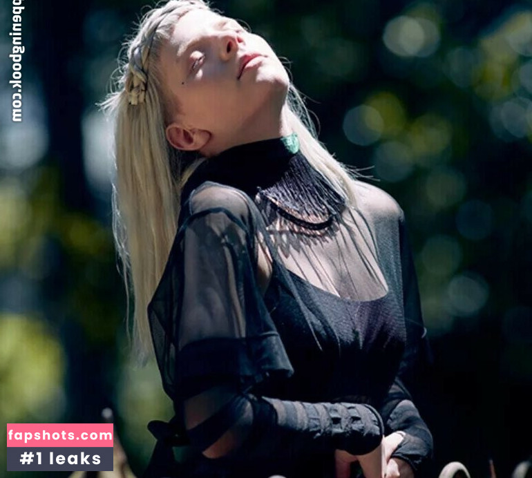 Aurora Aksnes gallery photo #134