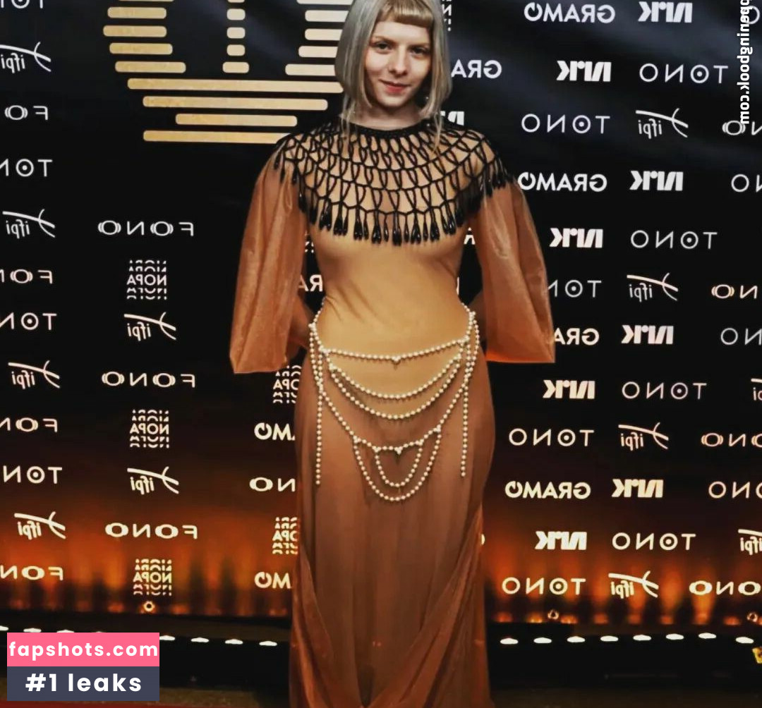 Aurora Aksnes gallery photo #138